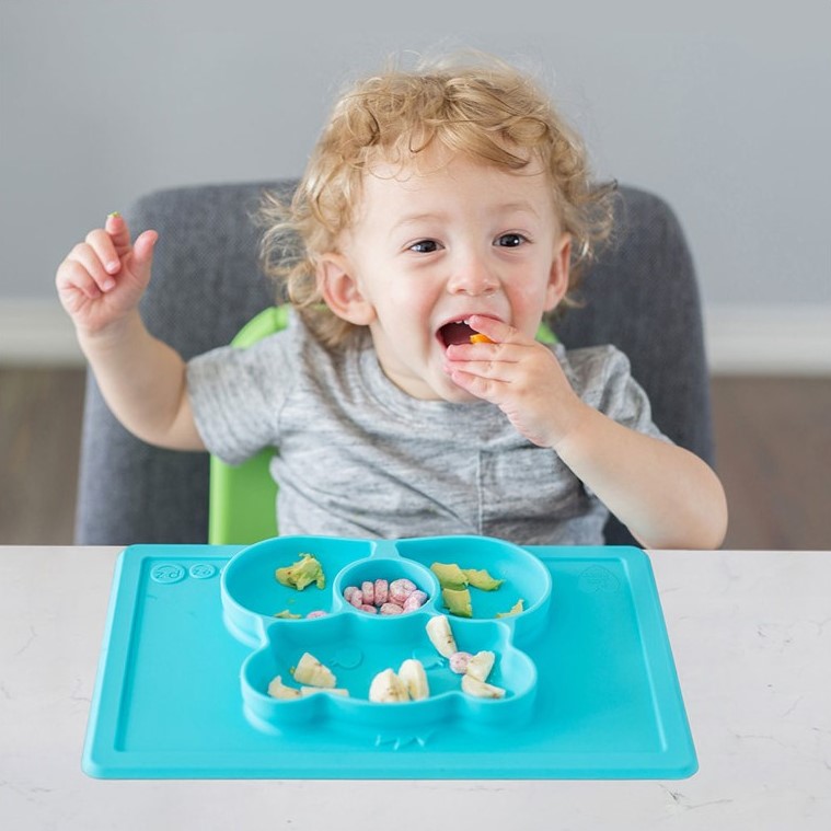 prezent-dla-starszego-nienowlaka-ezpz-care-bears-talerzyk-silikonowy