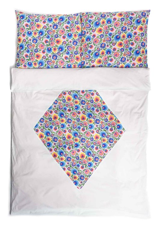 prezent-na-wesele-posciel-handmade-z-okienkiem