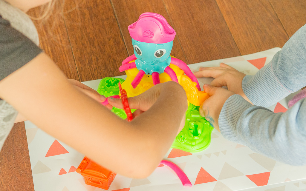 prezent-dla-przedszkolaka-ciastolina-play-doh-playdoh-osmiornica-zabawa
