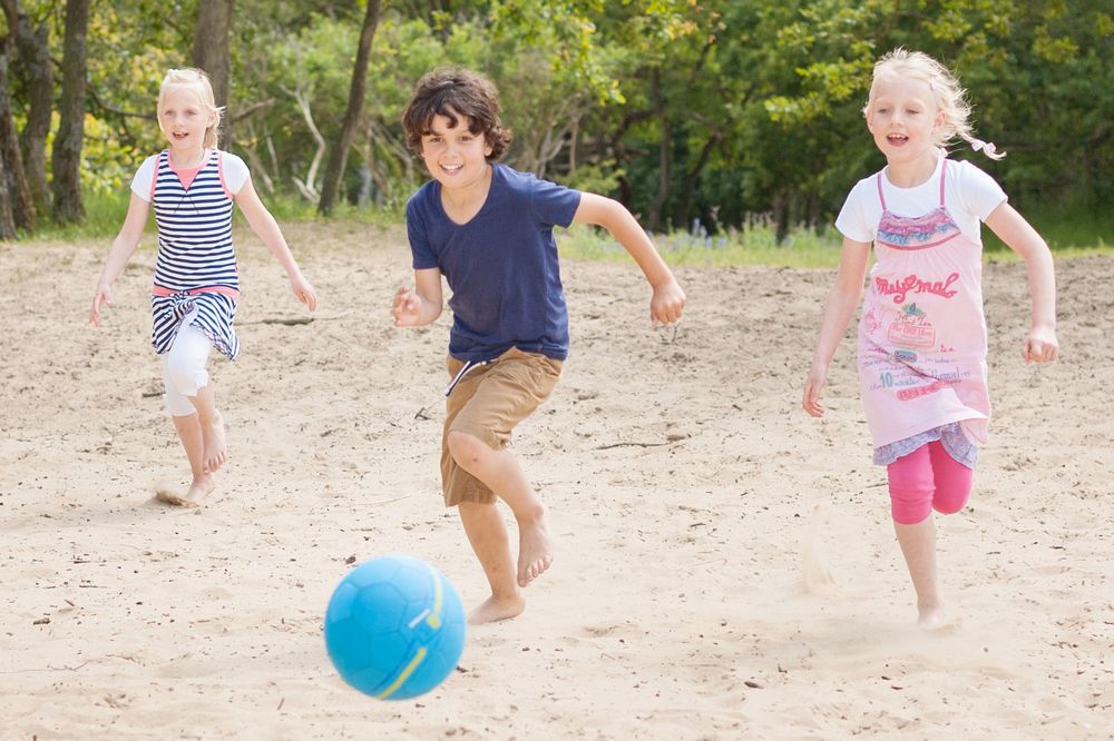 pilka-do-nogi-dla-dzieci-buiten-speel