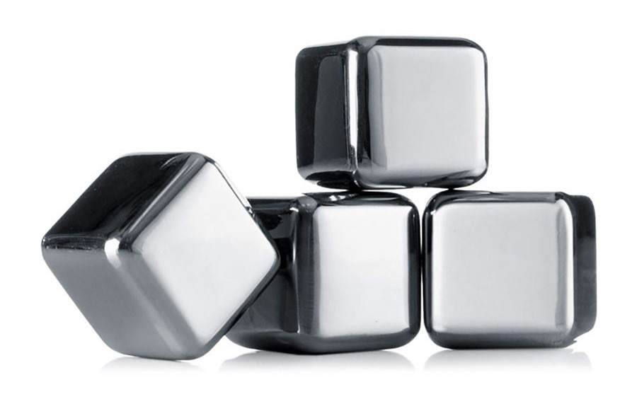 metalowe-kostki-lodowe-chlodzace-do-drinkow-whisky